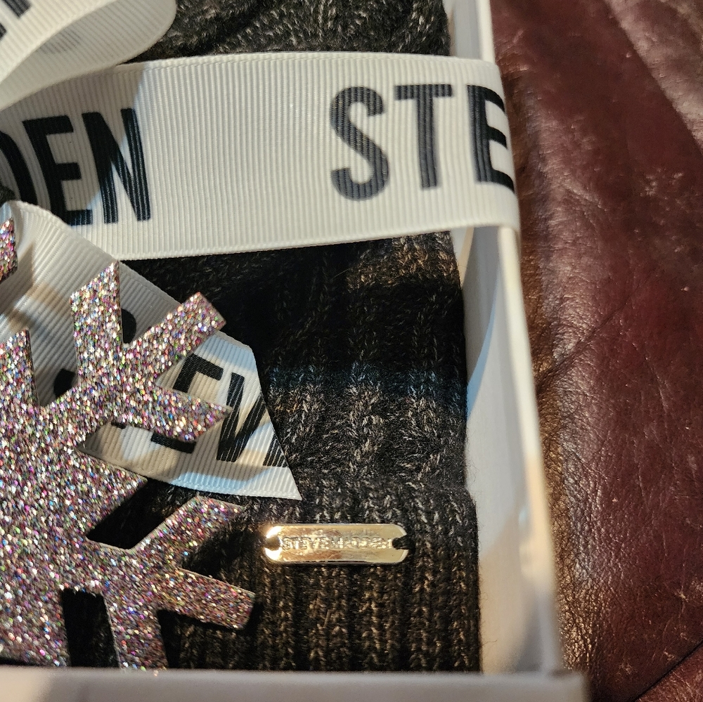 Nwt Steven Madden Beanie & Mitten Set Black One S… - image 5